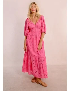 Vestido largo de manga corta en tejido calado