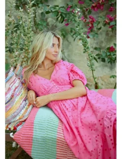 Vestido largo de manga corta en tejido calado