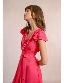Vestido largo de manga corta y volantes