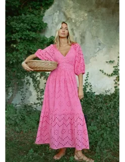 Vestido largo de manga corta en tejido calado