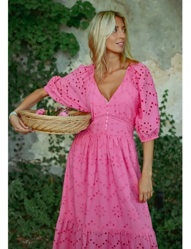Vestido largo de manga corta en tejido calado