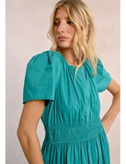 Vestido largo de manga corta con volantes