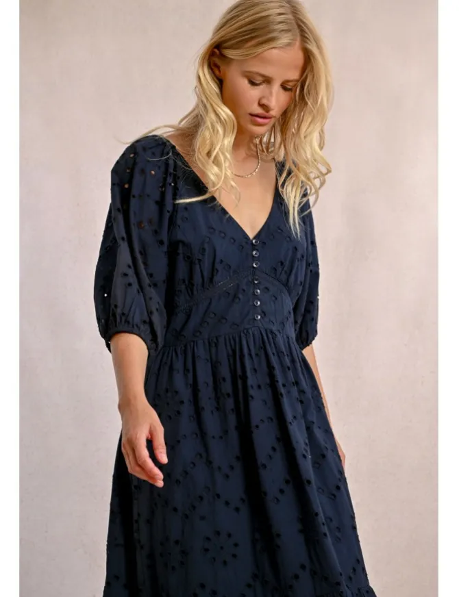 Vestido largo de manga corta en tejido calado
