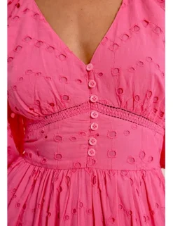 Vestido largo de manga corta en tejido calado