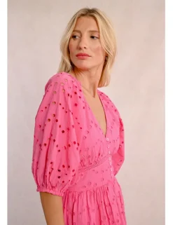 Vestido largo de manga corta en tejido calado