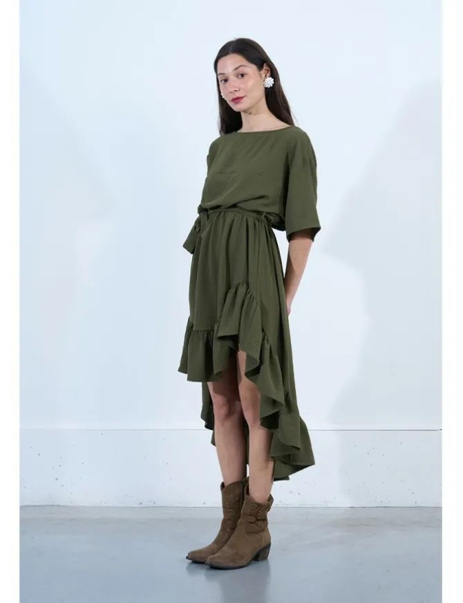 Vestido largo de manga corta con lazada y volantes