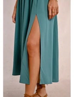 Vestido largo de manga corta con pliegues