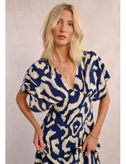 Vestido largo de manga corta mariposa y estampado