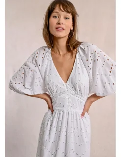 Vestido largo de manga corta en tejido calado