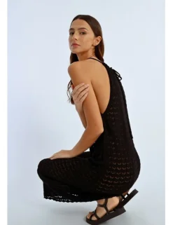 Vestido largo de tirantes en tejido de crochet