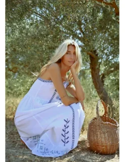 Vestido largo de tirantes con detalles bordados