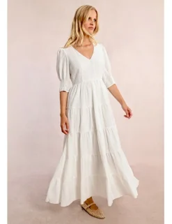 Vestido largo en tejido bordado con volantes