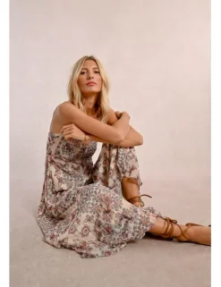 Vestido largo plisado con estampado