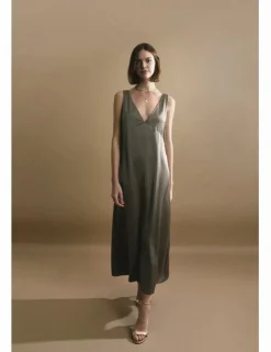 Vestido largo sin manga en tejido satinado