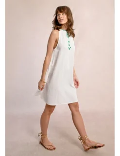 Vestido sin manga con detalles bordados